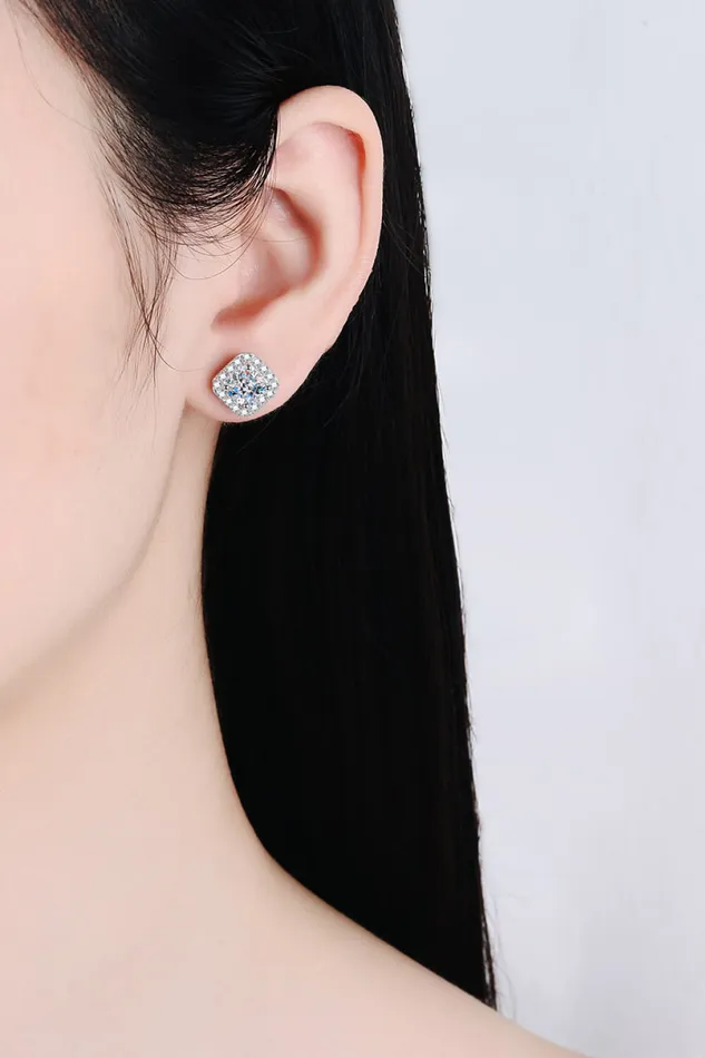 Trendsi 925 Sterling Silver Inlaid 2 Carat Moissanite Square Stud Earrings Earrings
